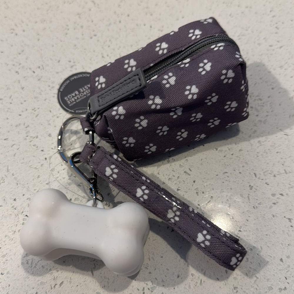 Bath & Body Works Wearable Doggie Clean-Up Bags and Pocketbac holder - Picture 5 of 5